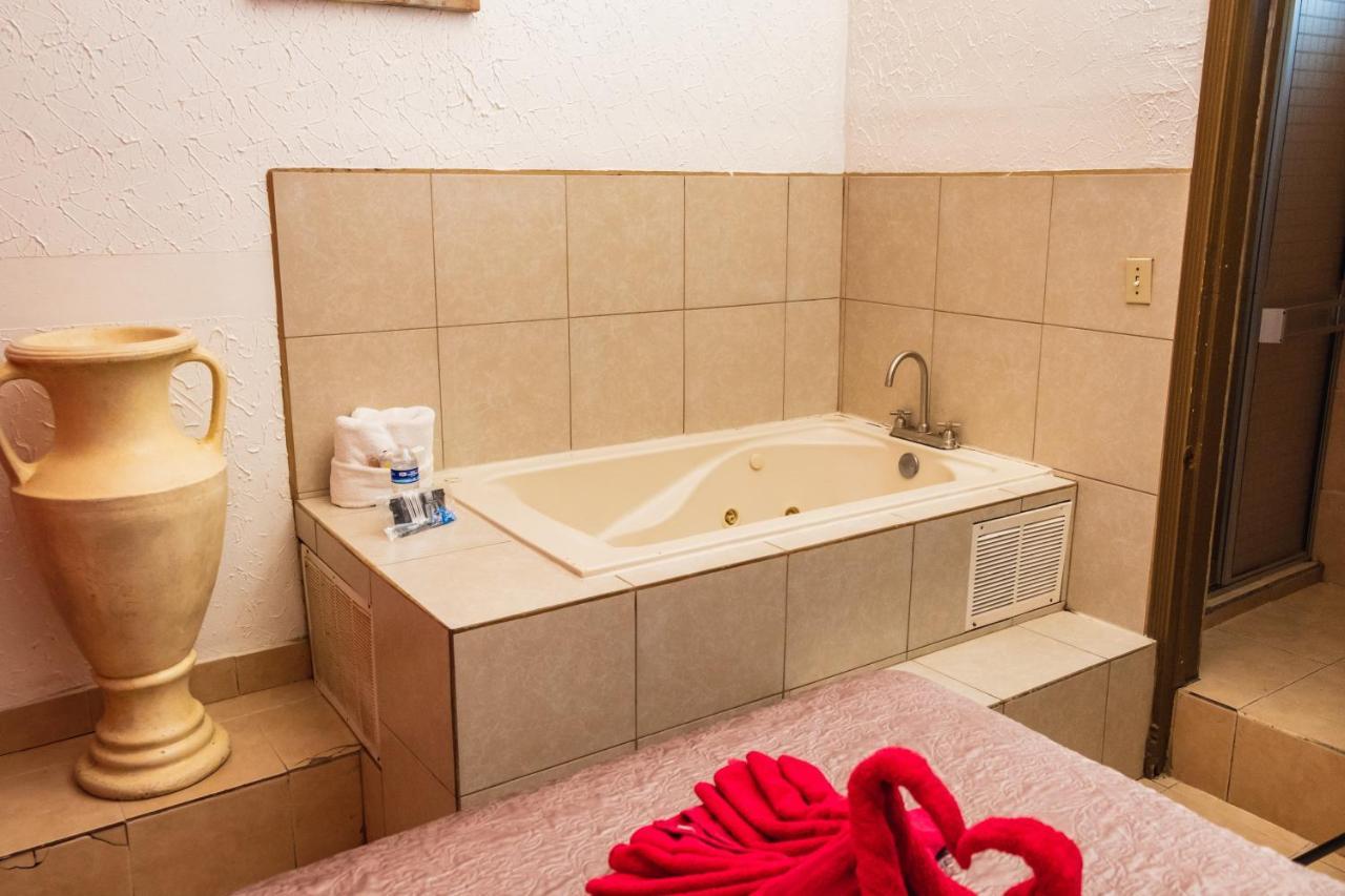 Hotel Revolucion Тихуана Екстериор снимка