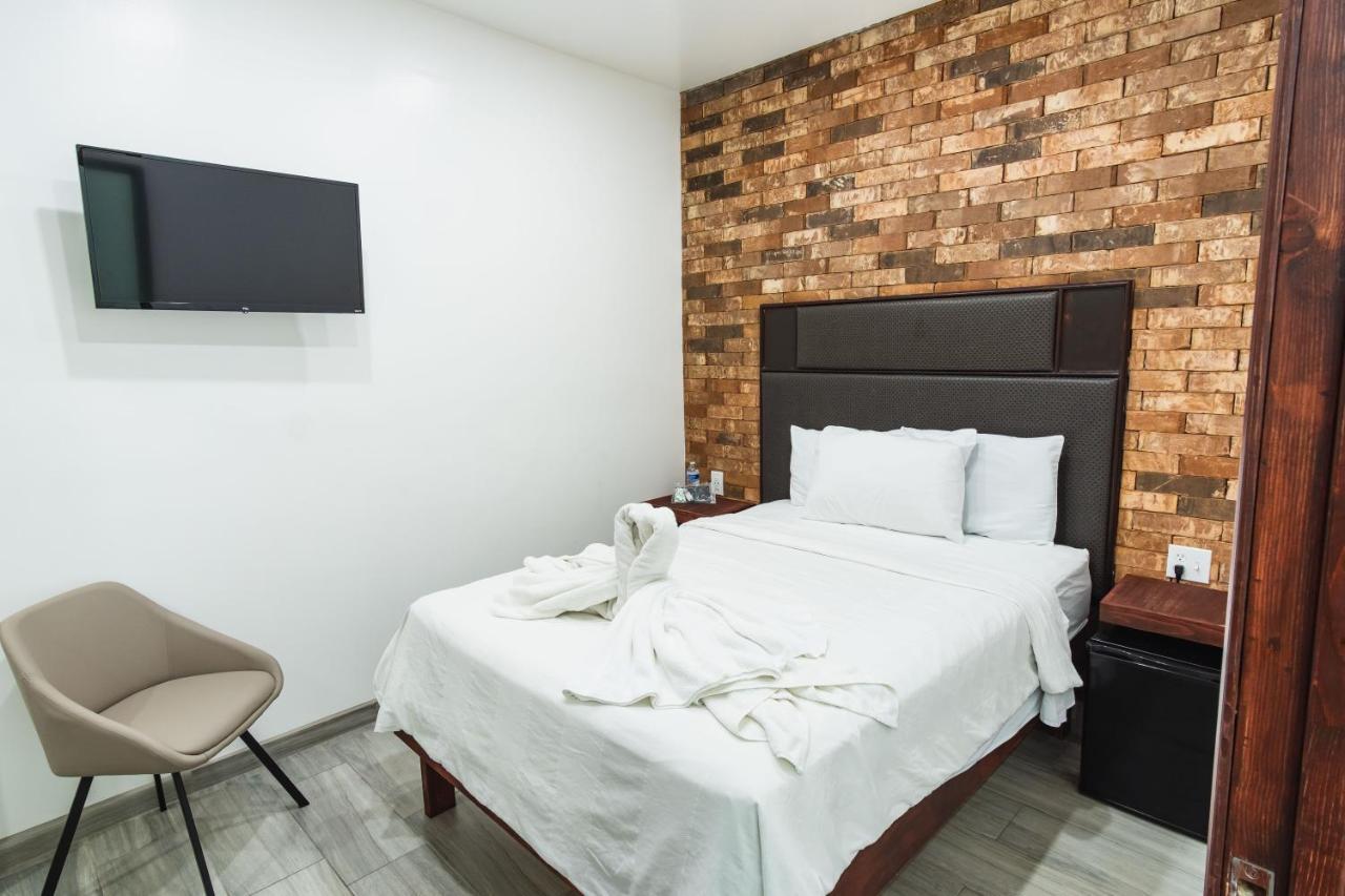 Hotel Revolucion Тихуана Екстериор снимка